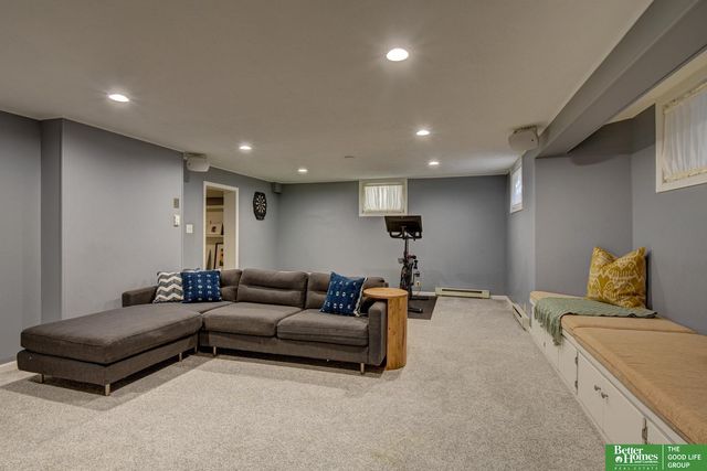 1720 N 52 Street, Omaha, NE 68104