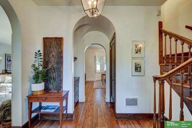 1720 N 52 Street, Omaha, NE 68104