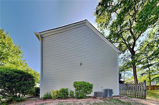 2215 Traywick, Alpharetta, GA 30004