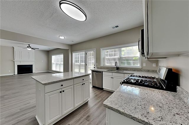 2215 Traywick, Alpharetta, GA 30004