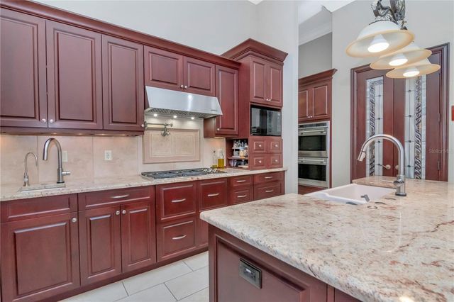 18901 LAKES EDGE WAY, Odessa, FL 33556