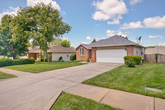 3523 S Brunswick Avenue, Springfield, MO 65809