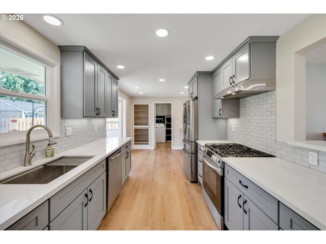 6601 Se PLUM Dr, Milwaukie, OR 97222