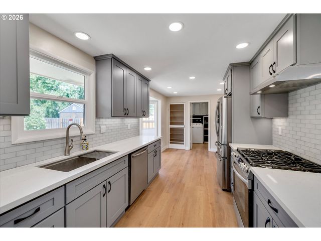 6601 Se PLUM Dr, Milwaukie, OR 97222