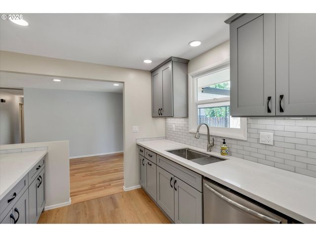 6601 Se PLUM Dr, Milwaukie, OR 97222