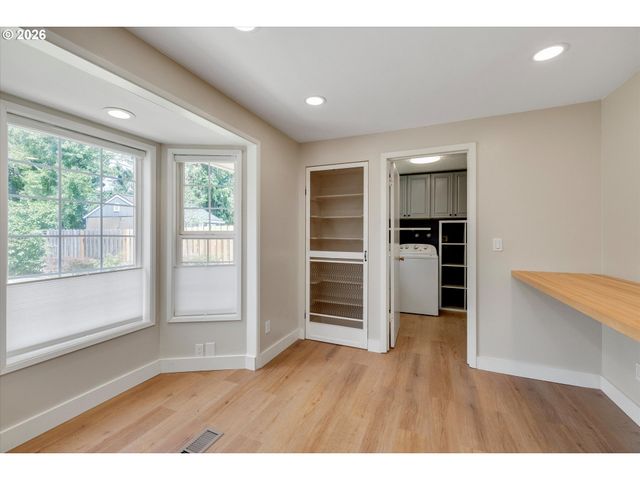 6601 Se PLUM Dr, Milwaukie, OR 97222