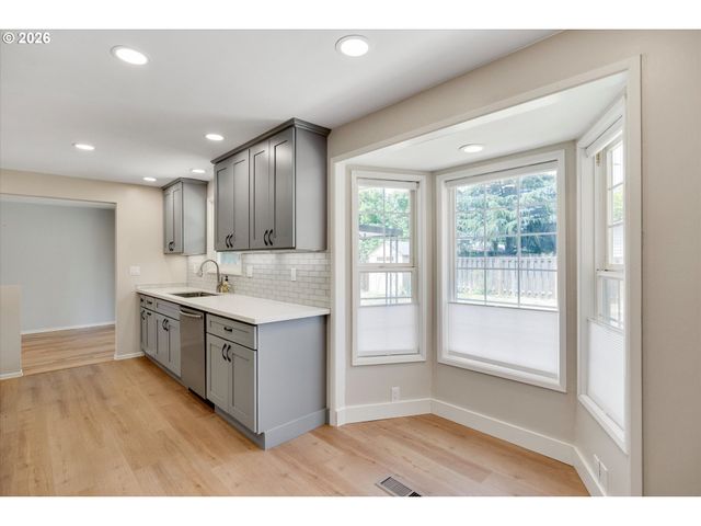 6601 Se PLUM Dr, Milwaukie, OR 97222