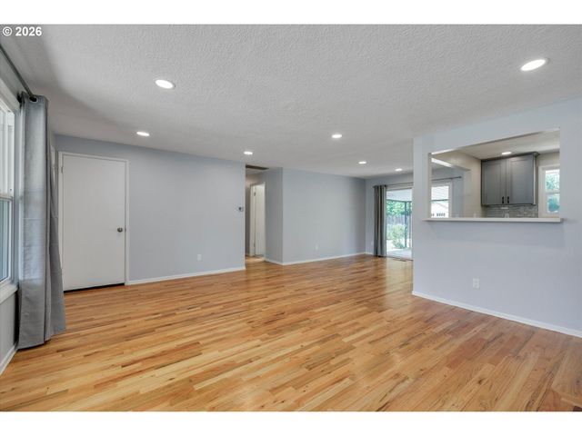 6601 Se PLUM Dr, Milwaukie, OR 97222