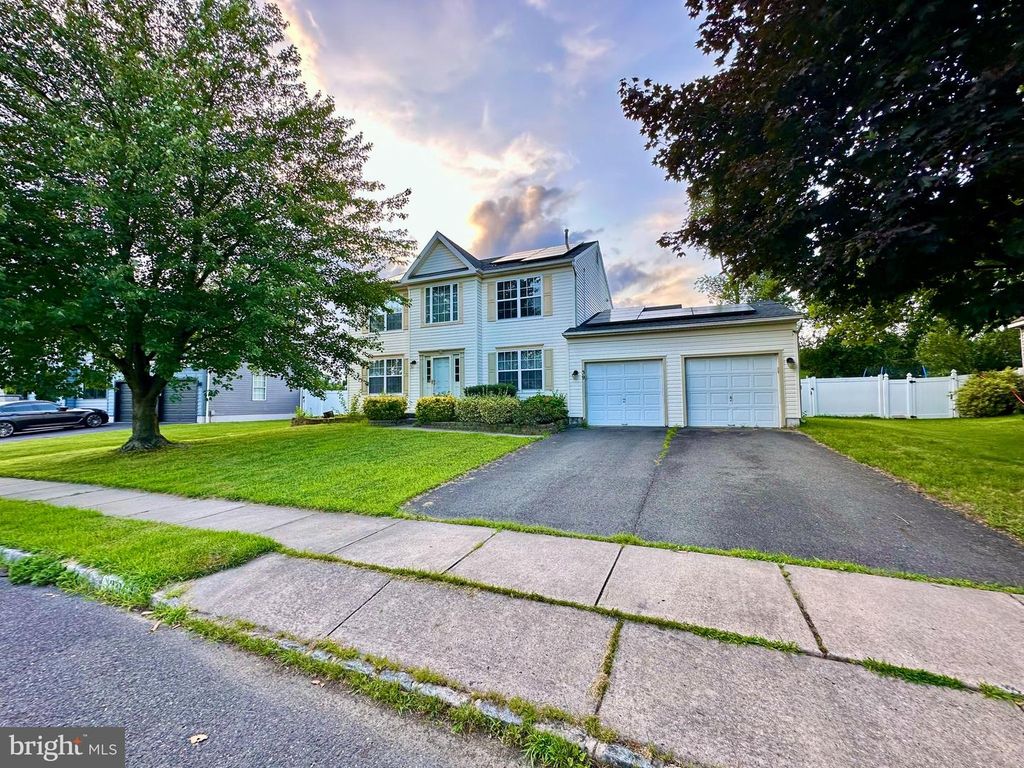 39 FOXCHASE DR, Burlington, NJ 08016