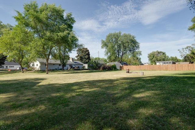 213 W State ROAD, North Prairie, WI 53153