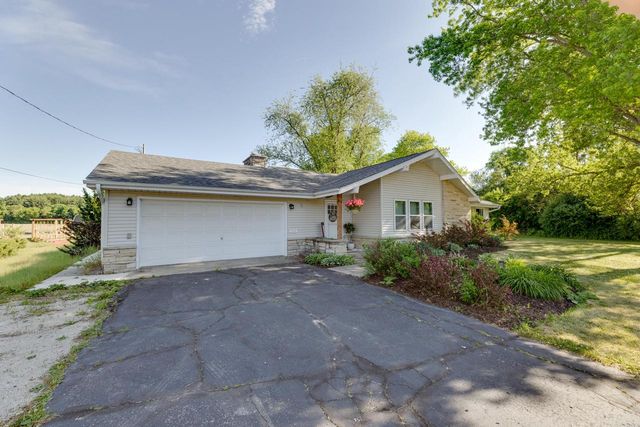 213 W State ROAD, North Prairie, WI 53153