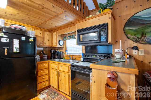 21 Bear Cub Drive, Spruce Pine, NC 28777