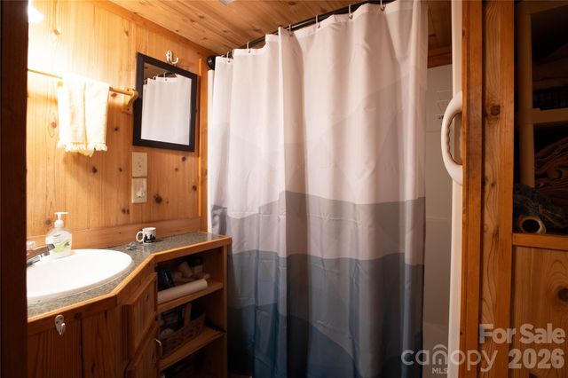 21 Bear Cub Drive, Spruce Pine, NC 28777