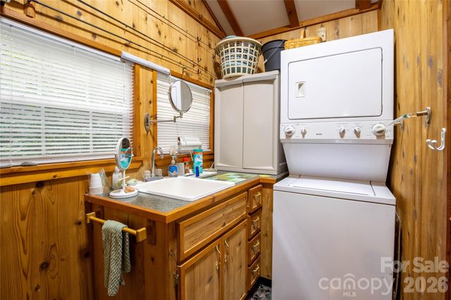 21 Bear Cub Drive, Spruce Pine, NC 28777