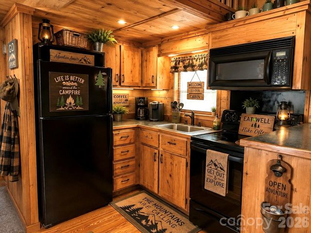 21 Bear Cub Drive, Spruce Pine, NC 28777