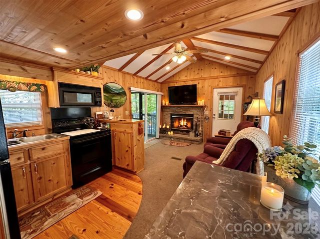 21 Bear Cub Drive, Spruce Pine, NC 28777