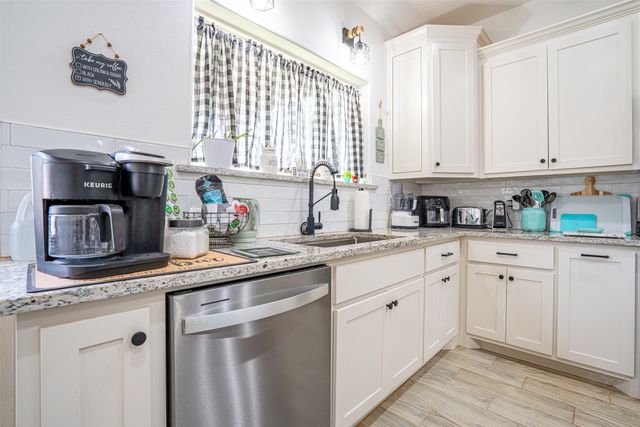 5900 S Lakeside Hills Court, Granbury, TX 76048