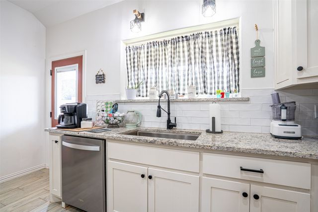 5900 S Lakeside Hills Court, Granbury, TX 76048