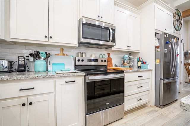 5900 S Lakeside Hills Court, Granbury, TX 76048