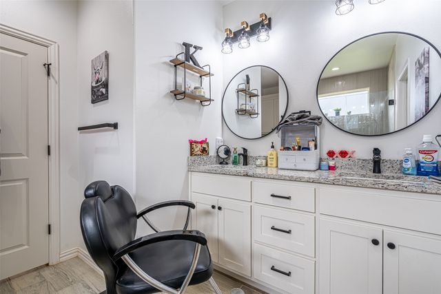 5900 S Lakeside Hills Court, Granbury, TX 76048