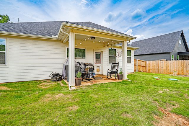 5900 S Lakeside Hills Court, Granbury, TX 76048