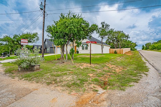 5900 S Lakeside Hills Court, Granbury, TX 76048