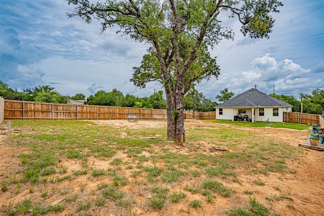 5900 S Lakeside Hills Court, Granbury, TX 76048