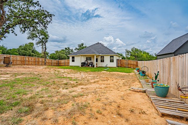 5900 S Lakeside Hills Court, Granbury, TX 76048