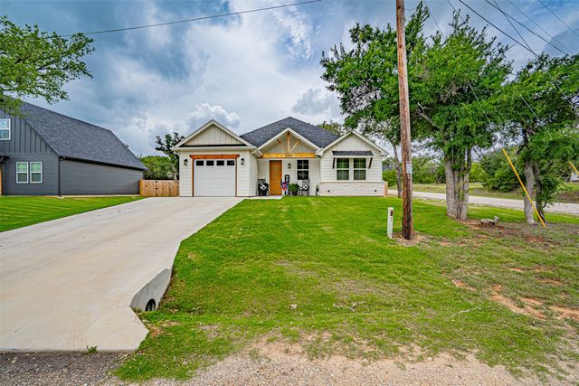 5900 S Lakeside Hills Court, Granbury, TX 76048