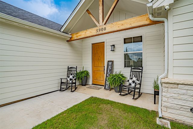 5900 S Lakeside Hills Court, Granbury, TX 76048