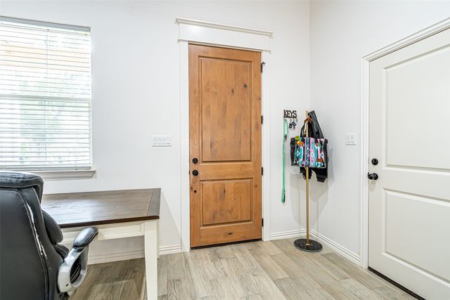 5900 S Lakeside Hills Court, Granbury, TX 76048