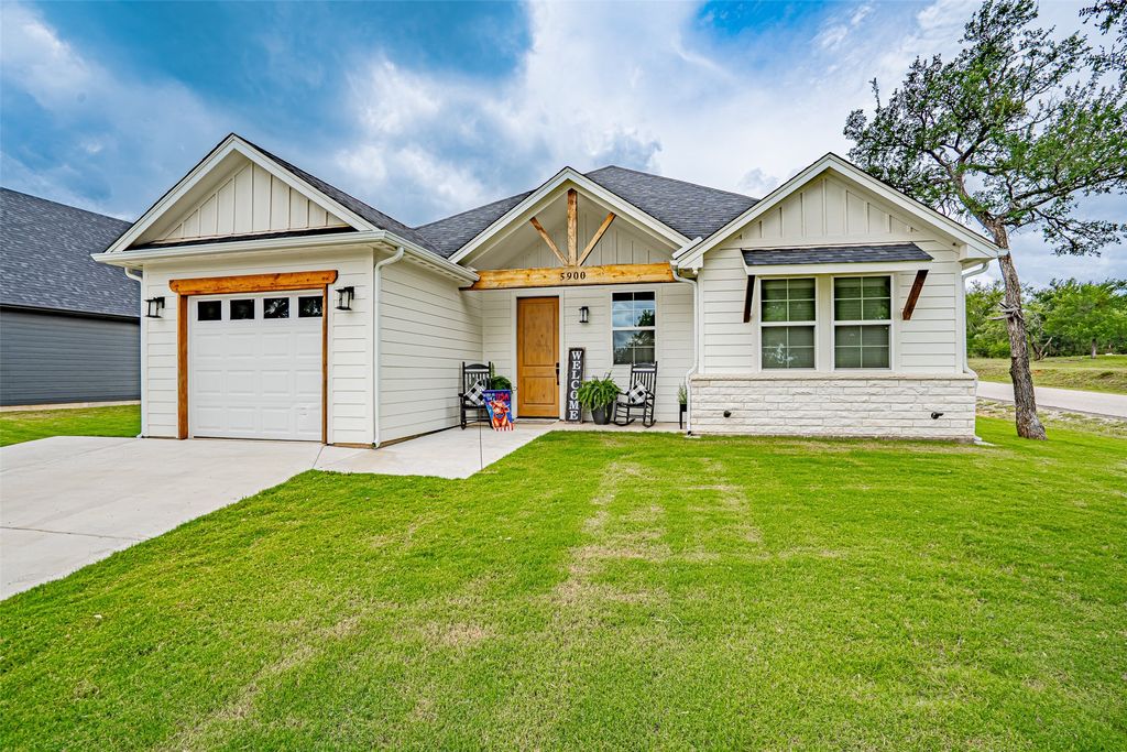 5900 S Lakeside Hills Court, Granbury, TX 76048