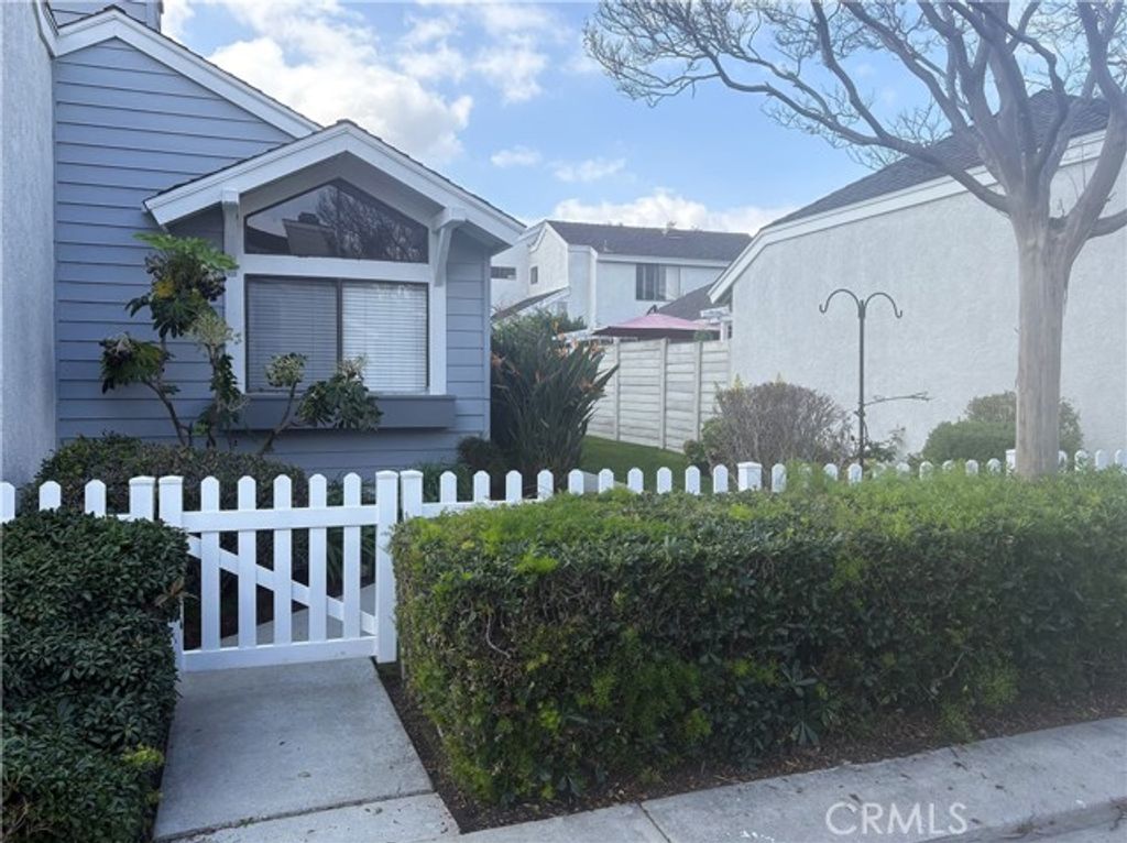 16 Amberleaf, Irvine, CA 92614