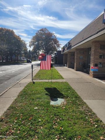 21155 Mack Avenue, Grosse Pointe Woods, MI 48236