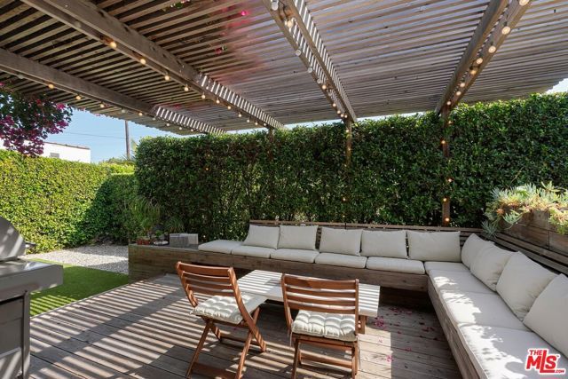 1666 S Curson Avenue, Los Angeles, CA 90019