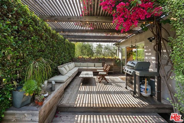 1666 S Curson Avenue, Los Angeles, CA 90019