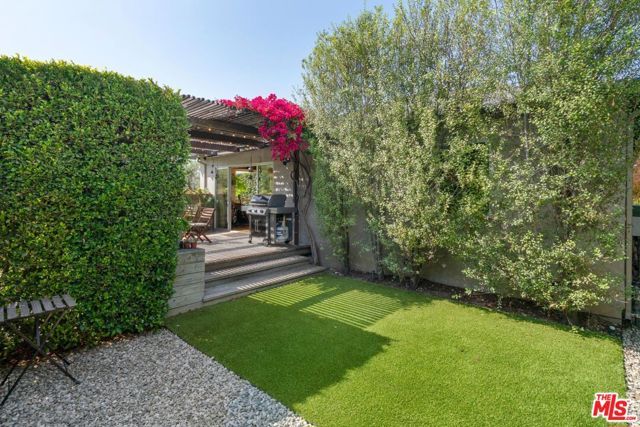 1666 S Curson Avenue, Los Angeles, CA 90019