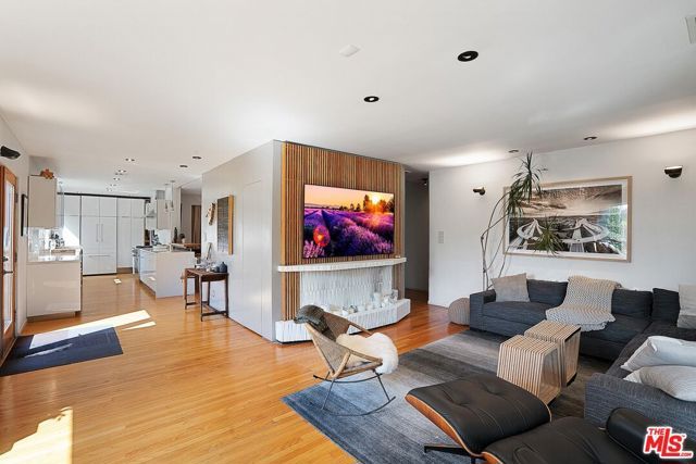 1666 S Curson Avenue, Los Angeles, CA 90019