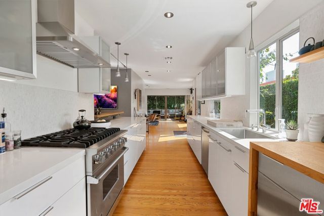 1666 S Curson Avenue, Los Angeles, CA 90019