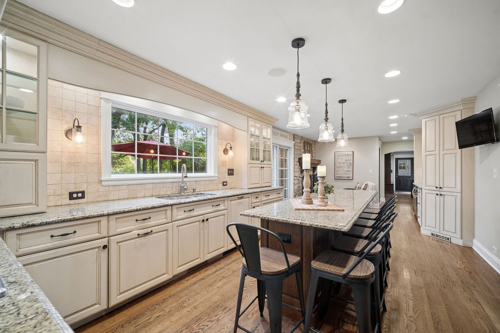 895 Ellynwood Drive, Glen Ellyn, IL 60137 — photo 3