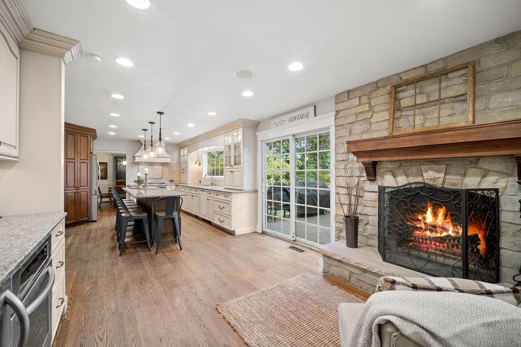 895 Ellynwood Drive, Glen Ellyn, IL 60137 — photo 4