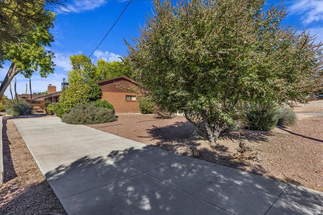 220 S VALLEY VIEW DR, St. George, UT 84770