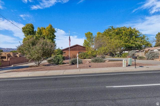 220 S VALLEY VIEW DR, St. George, UT 84770