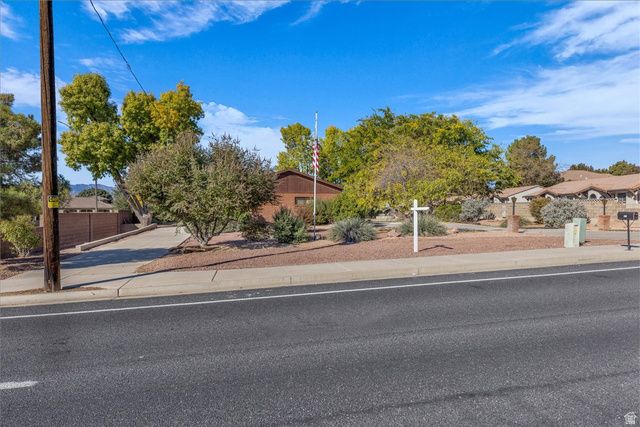 220 S VALLEY VIEW DR, St. George, UT 84770