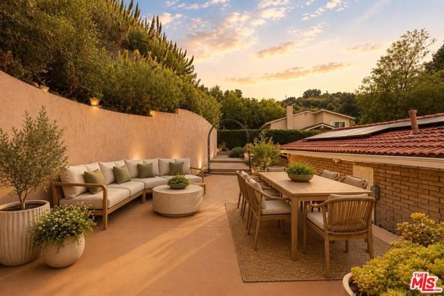 3160 Sepulveda Boulevard, Sherman Oaks, CA 91403