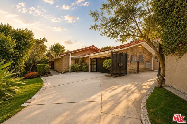 3160 Sepulveda Boulevard, Sherman Oaks, CA 91403