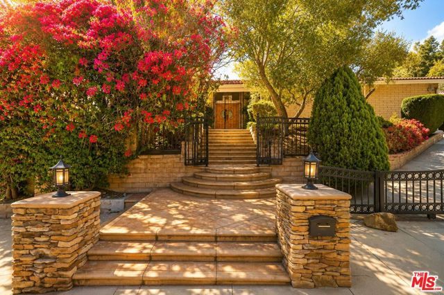 3160 Sepulveda Boulevard, Sherman Oaks, CA 91403