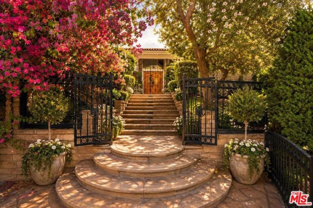 3160 Sepulveda Boulevard, Sherman Oaks, CA 91403