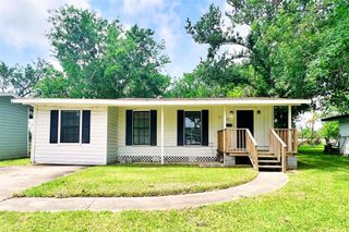 320 Azalea Street, Lake Jackson, TX 77566