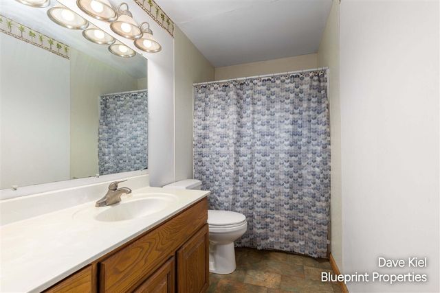 131 Manor Drive, Middleville, MI 49333